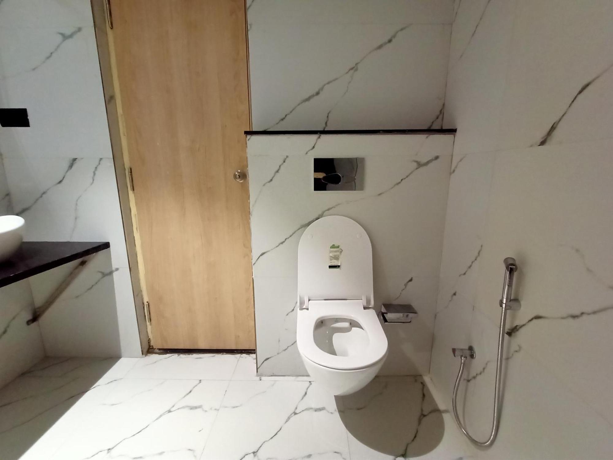 Hotel Global Inn -1 Km From Railway Station - Lift Food And Free Parking ลัคเนา ภายนอก รูปภาพ