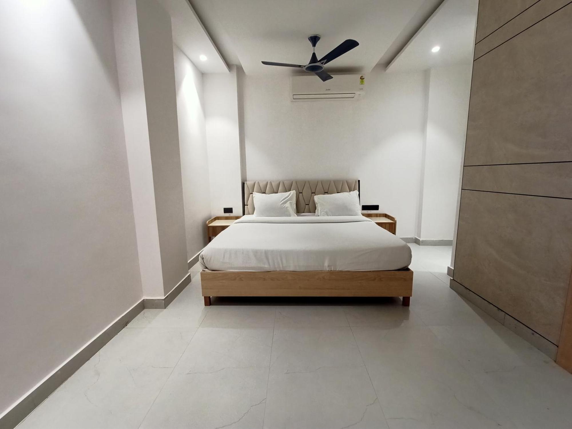 Hotel Global Inn -1 Km From Railway Station - Lift Food And Free Parking ลัคเนา ภายนอก รูปภาพ