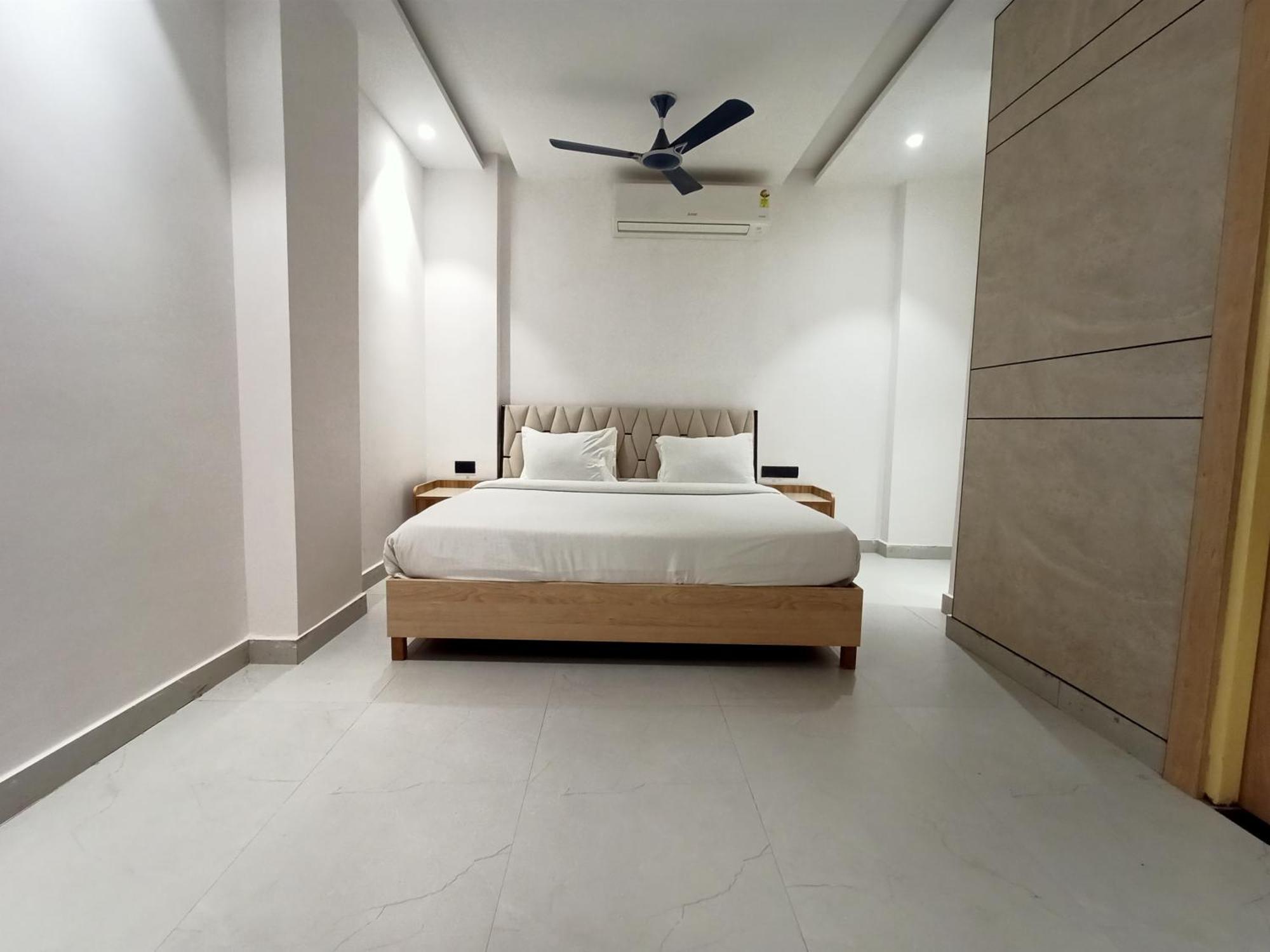 Hotel Global Inn -1 Km From Railway Station - Lift Food And Free Parking ลัคเนา ภายนอก รูปภาพ