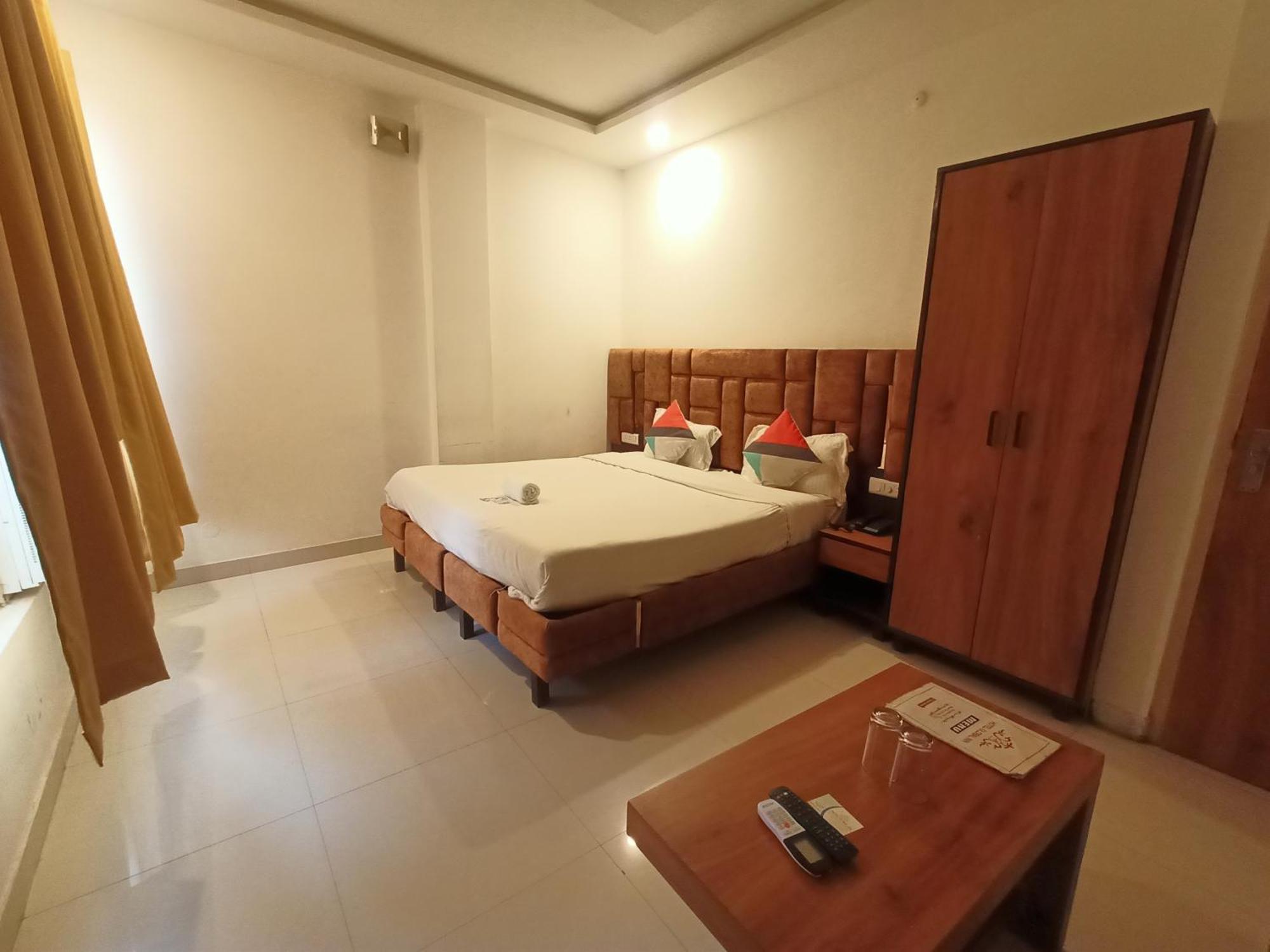 Hotel Global Inn -1 Km From Railway Station - Lift Food And Free Parking ลัคเนา ภายนอก รูปภาพ