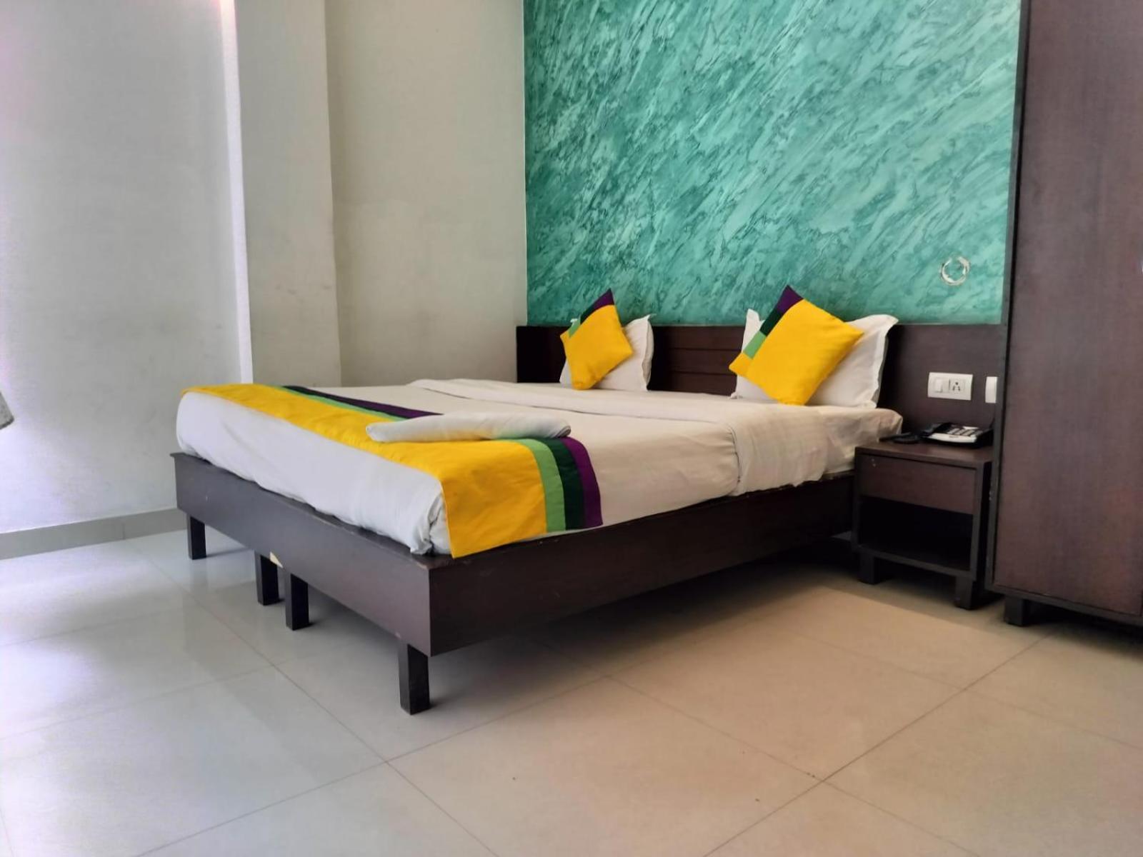 Hotel Global Inn -1 Km From Railway Station - Lift Food And Free Parking ลัคเนา ห้อง รูปภาพ