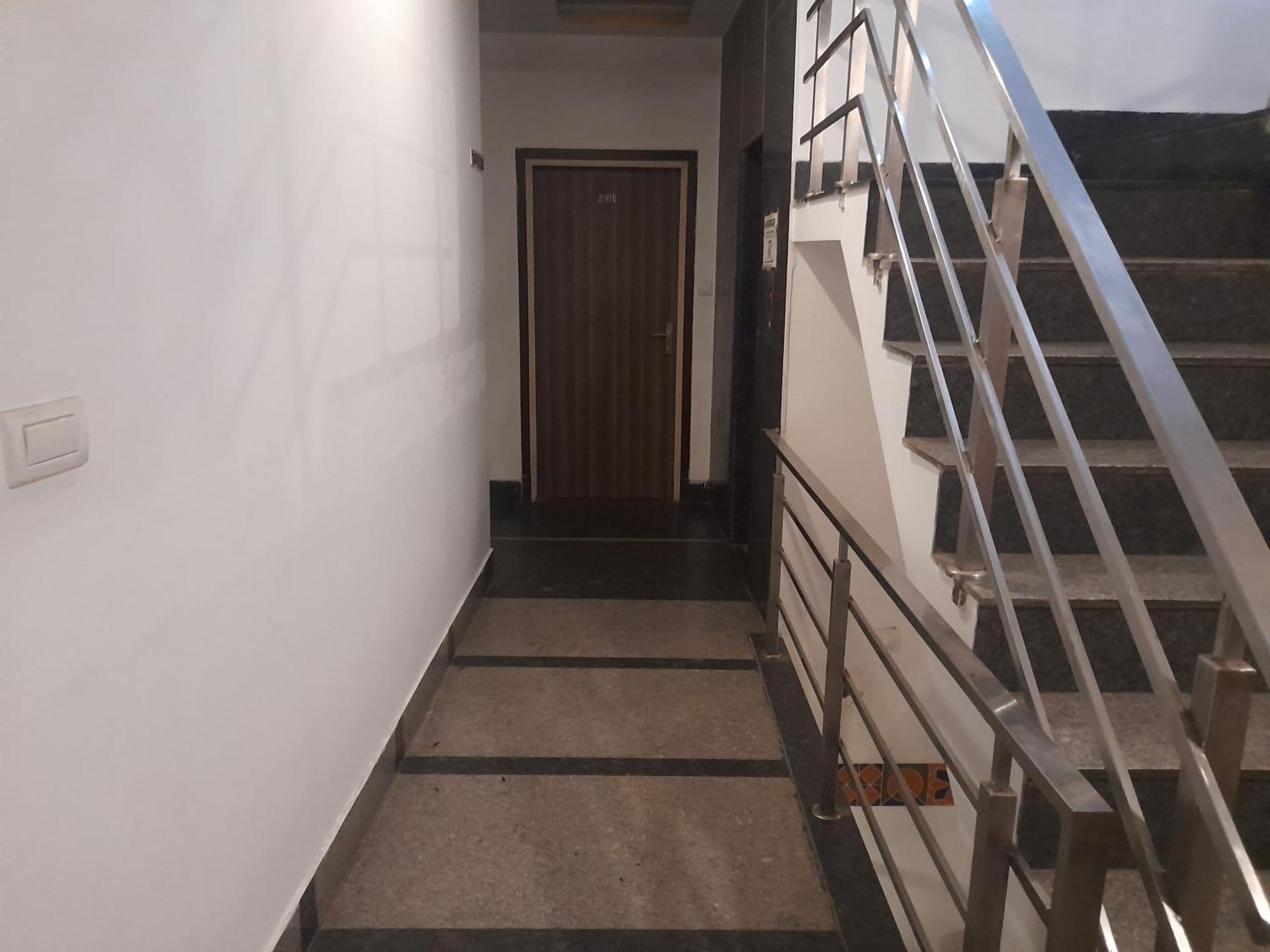 Hotel Global Inn -1 Km From Railway Station - Lift Food And Free Parking ลัคเนา ภายนอก รูปภาพ