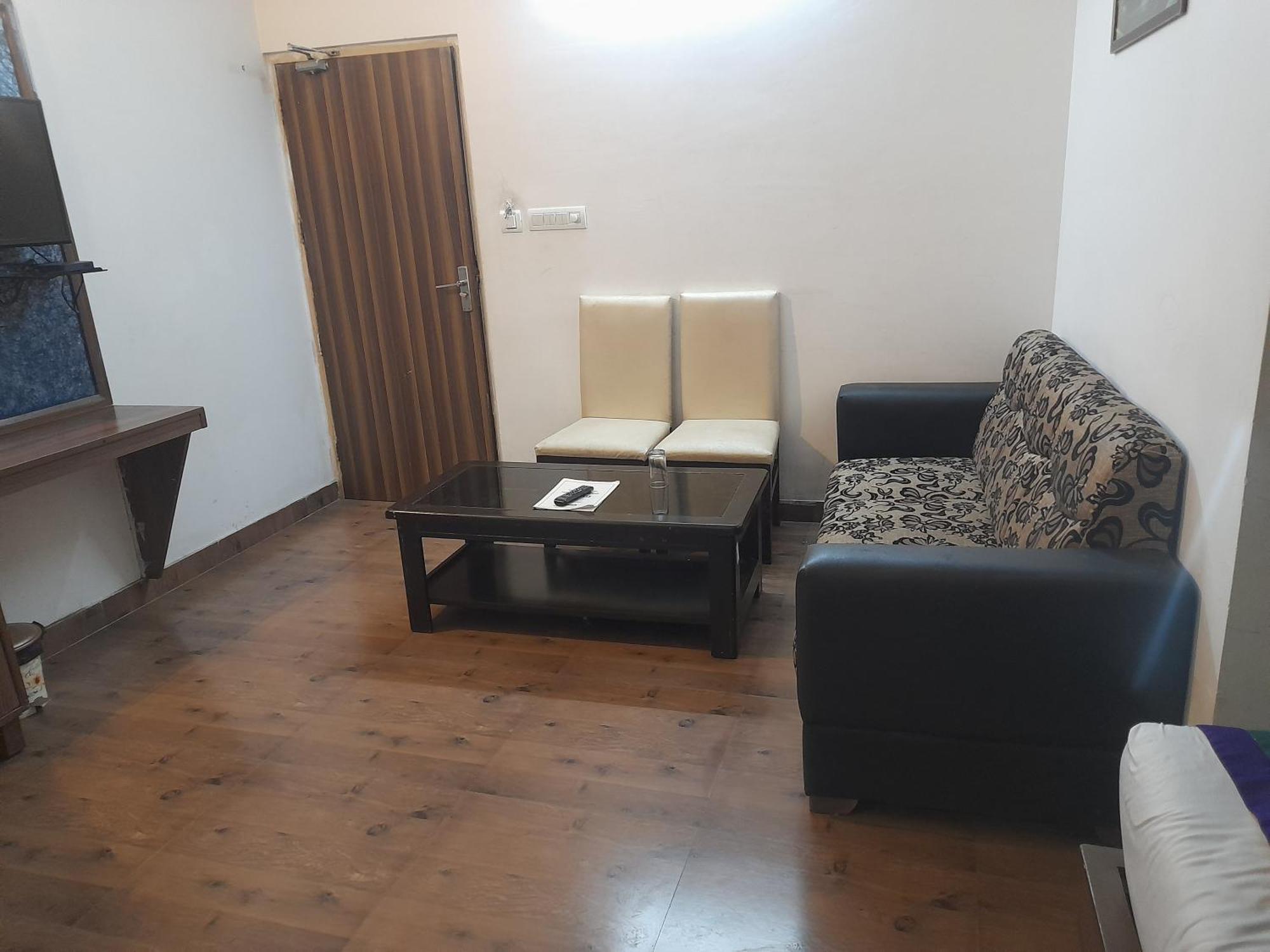 Hotel Global Inn -1 Km From Railway Station - Lift Food And Free Parking ลัคเนา ภายนอก รูปภาพ