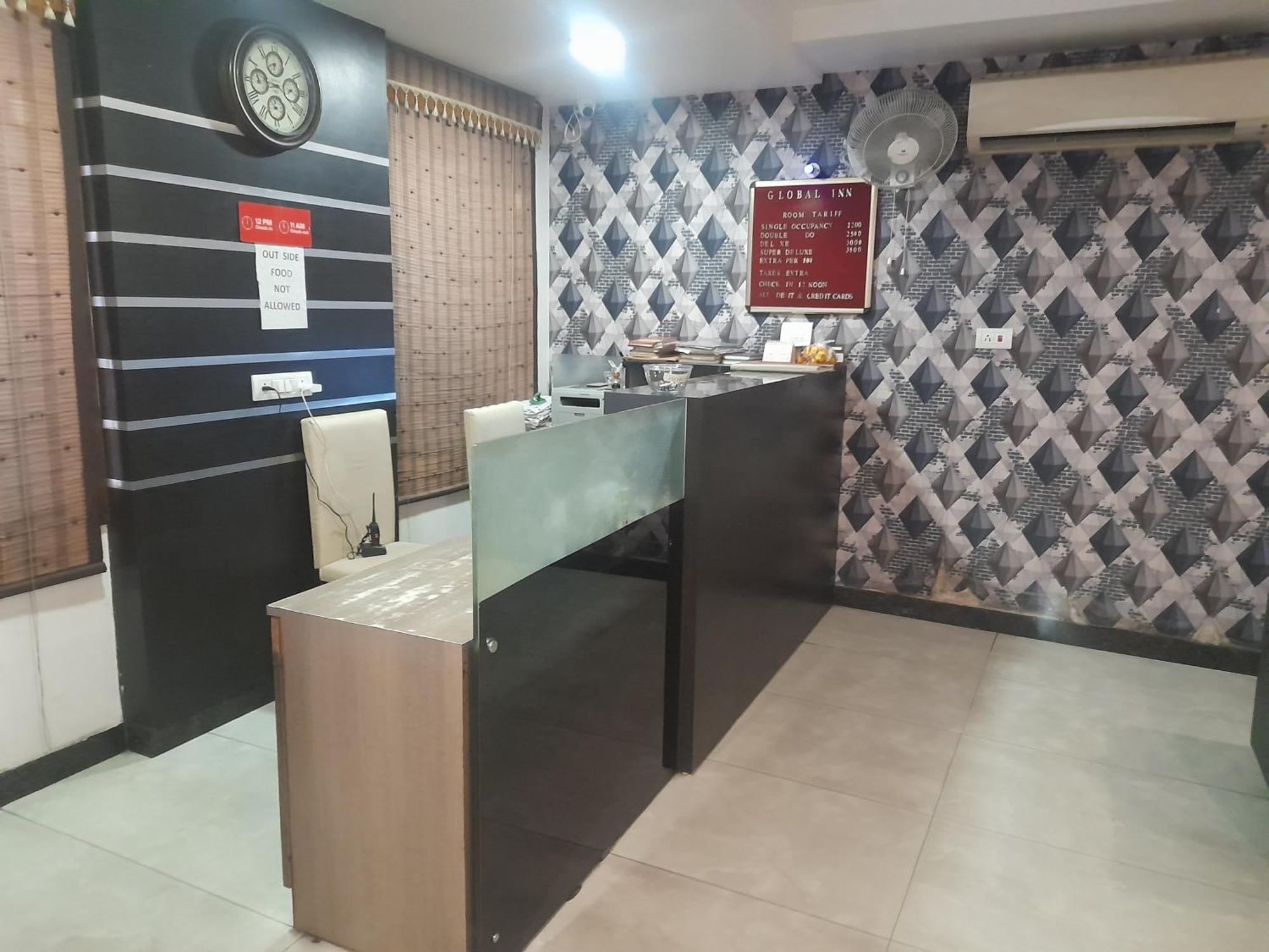 Hotel Global Inn -1 Km From Railway Station - Lift Food And Free Parking ลัคเนา ภายนอก รูปภาพ