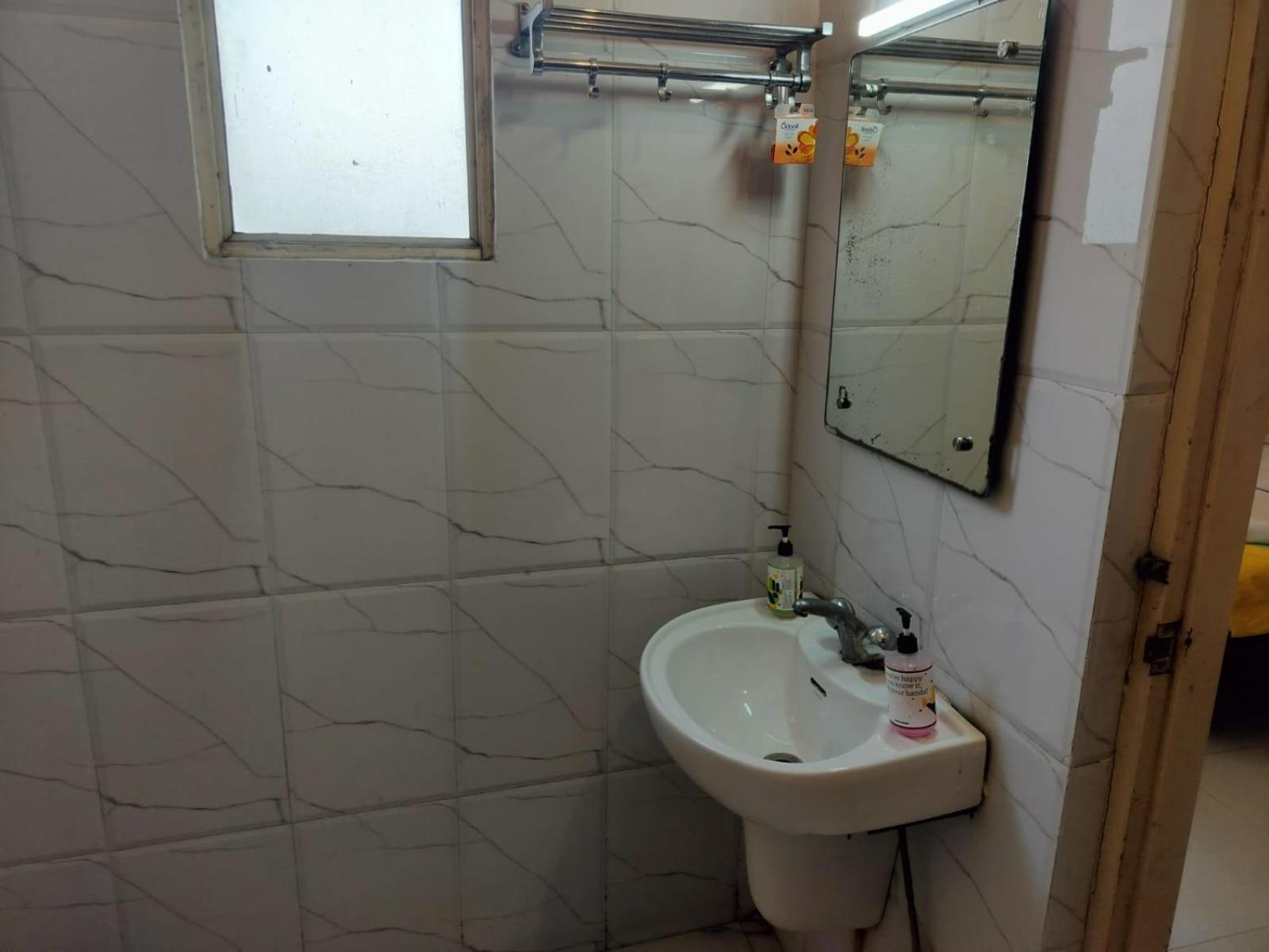 Hotel Global Inn -1 Km From Railway Station - Lift Food And Free Parking ลัคเนา ห้อง รูปภาพ