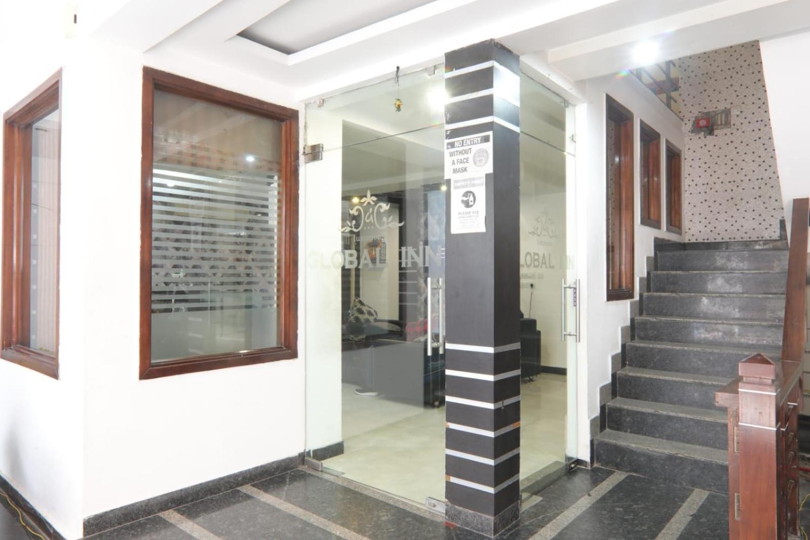 Hotel Global Inn -1 Km From Railway Station - Lift Food And Free Parking ลัคเนา ภายนอก รูปภาพ