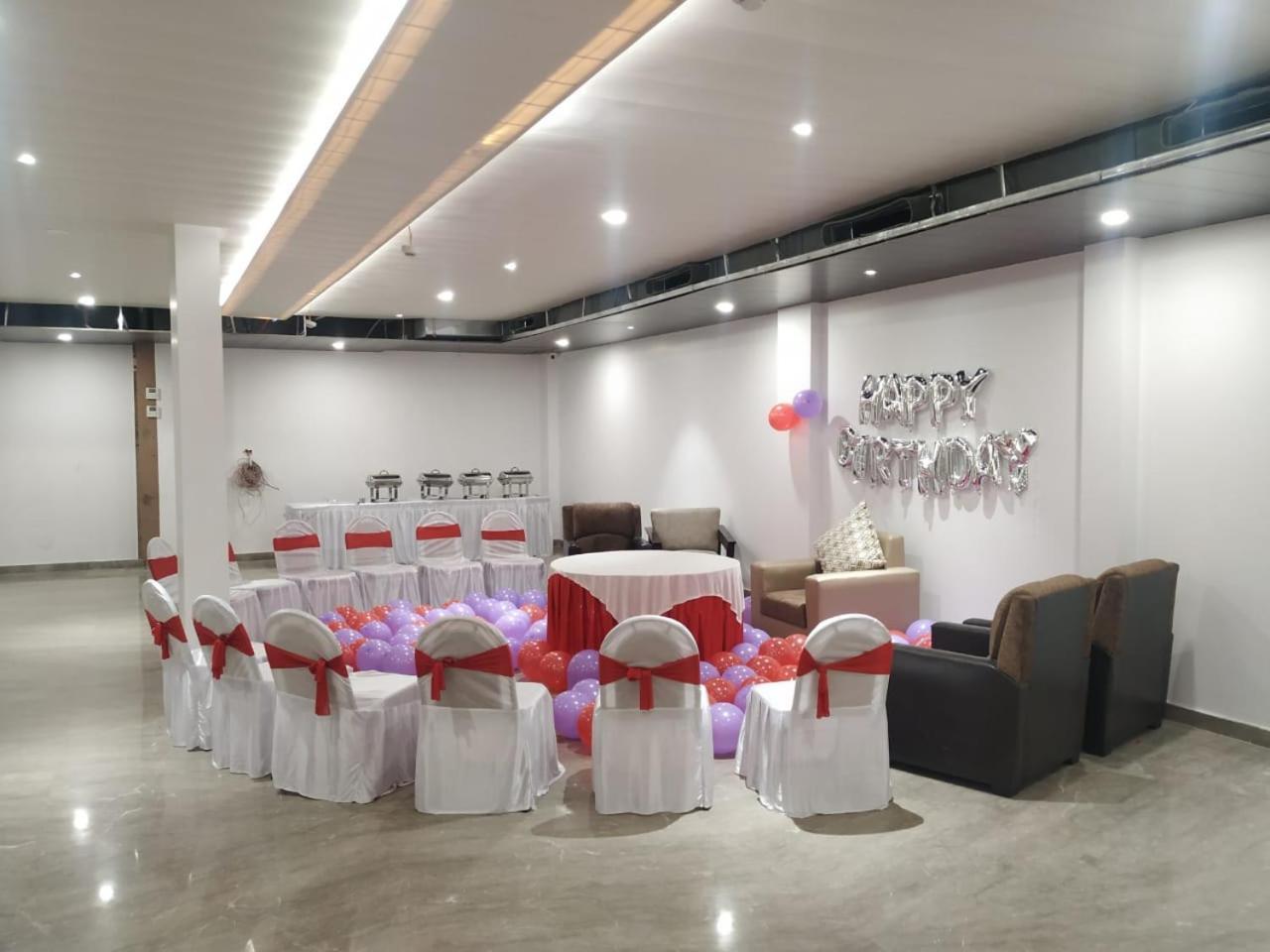 Hotel Global Inn -1 Km From Railway Station - Lift Food And Free Parking ลัคเนา ภายนอก รูปภาพ