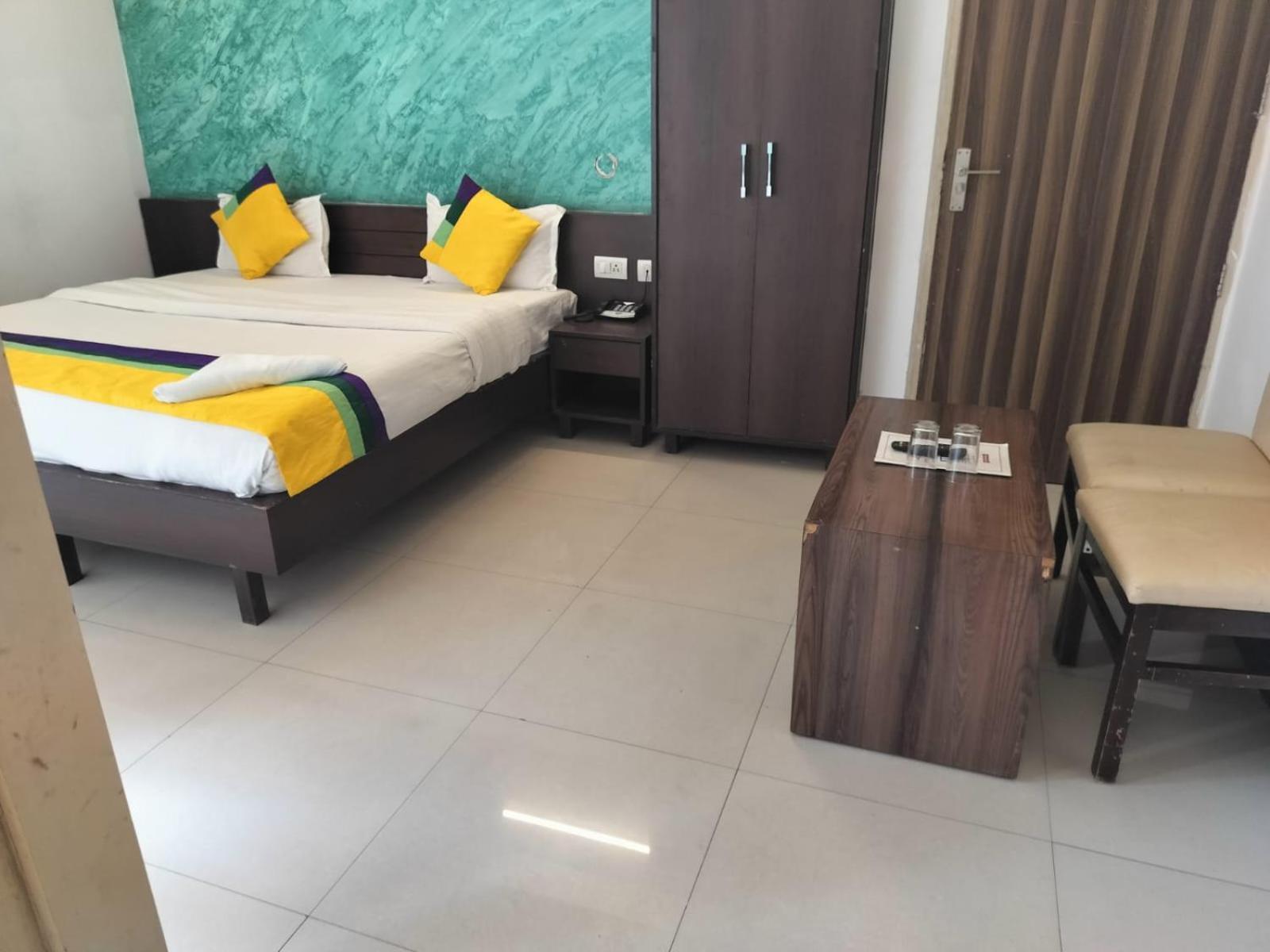 Hotel Global Inn -1 Km From Railway Station - Lift Food And Free Parking ลัคเนา ห้อง รูปภาพ