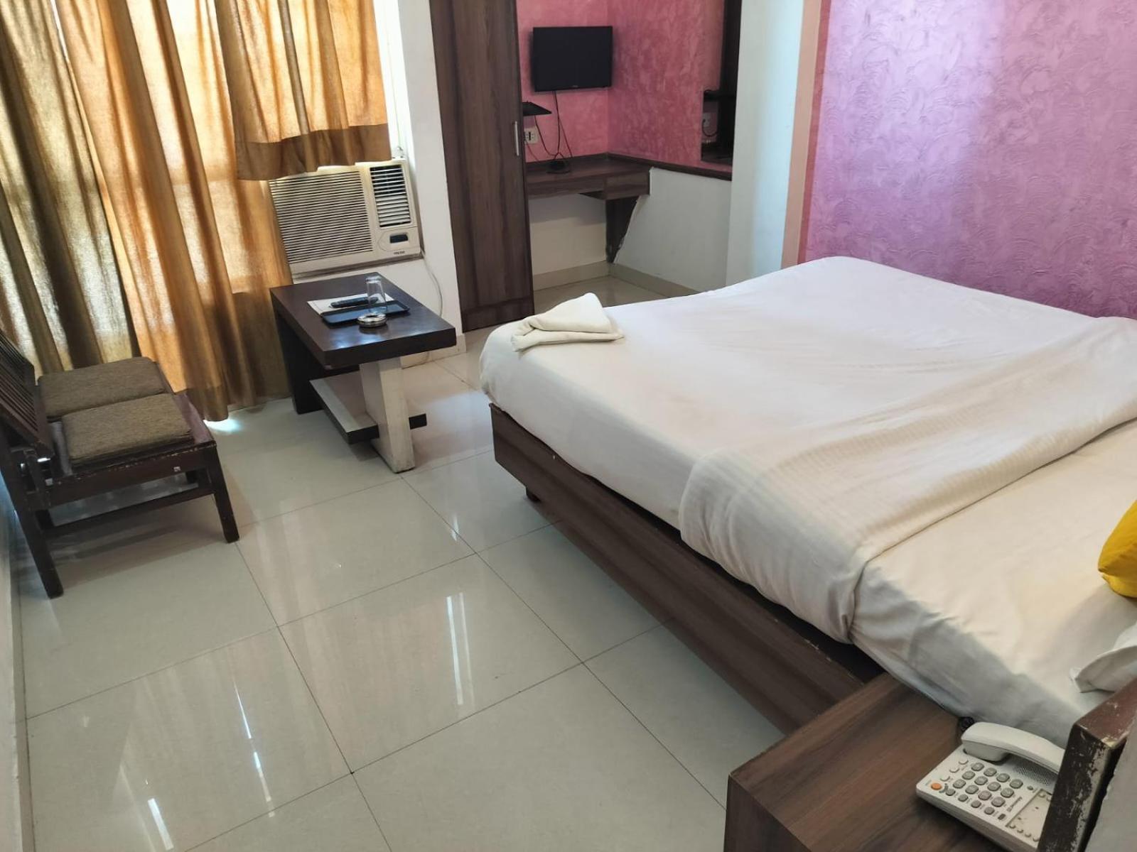 Hotel Global Inn -1 Km From Railway Station - Lift Food And Free Parking ลัคเนา ห้อง รูปภาพ