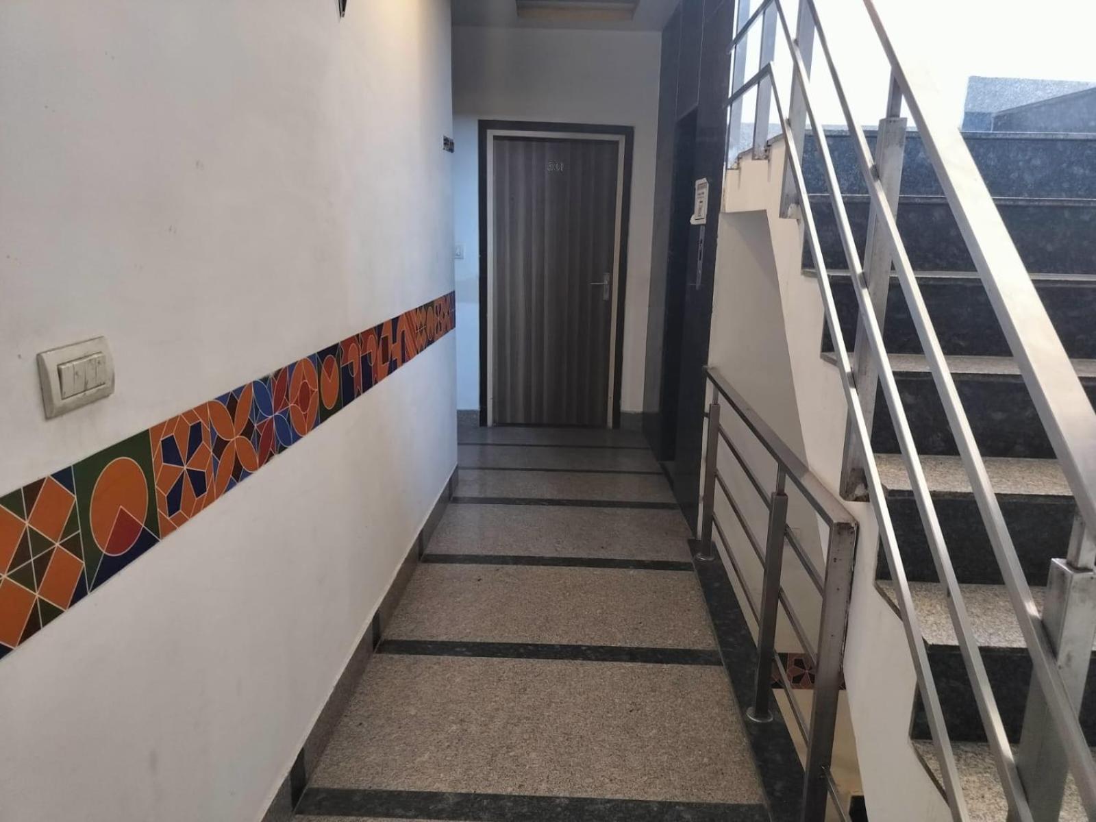 Hotel Global Inn -1 Km From Railway Station - Lift Food And Free Parking ลัคเนา ภายนอก รูปภาพ